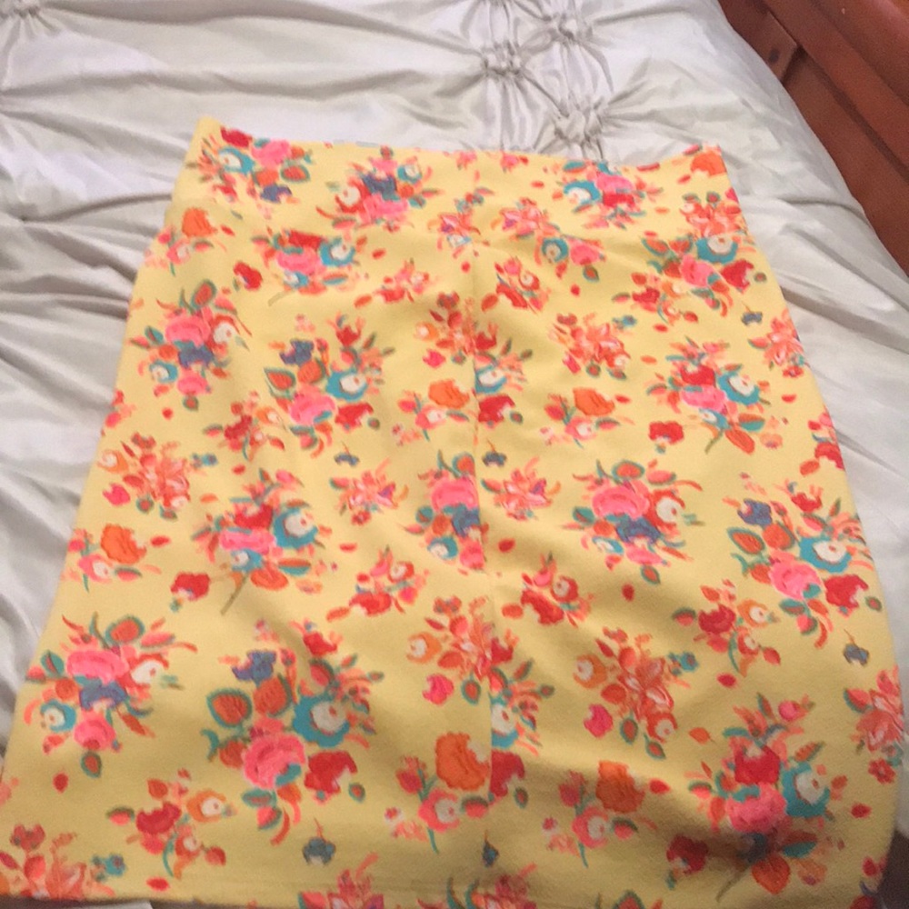 Fitted casual skirt